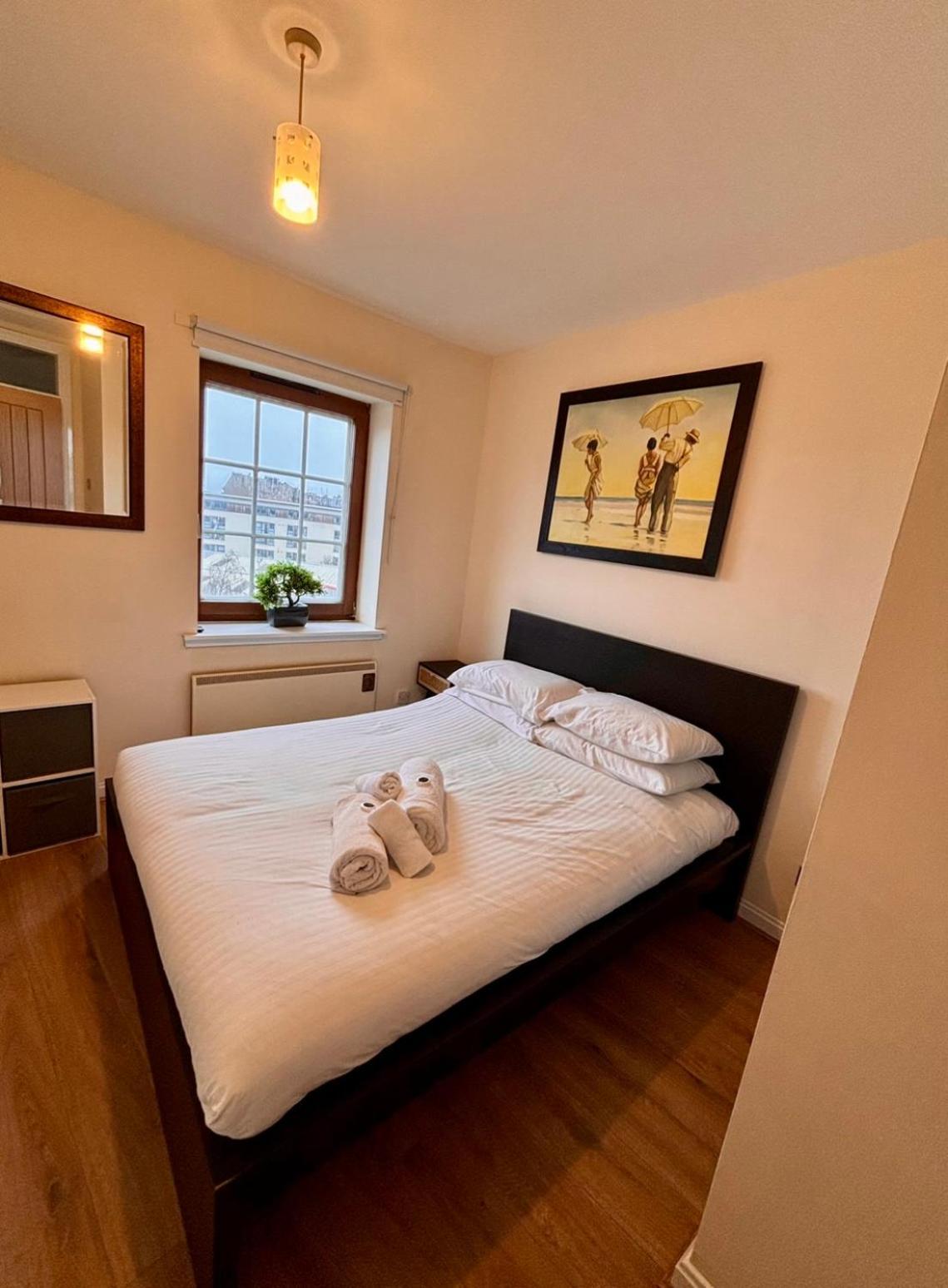 אדינבורו Sunshine On Leith. The River View Apartment! חדר תמונה